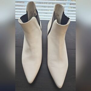 a.n.a A New Approach Garwin white Ankle Booties Size 8.5